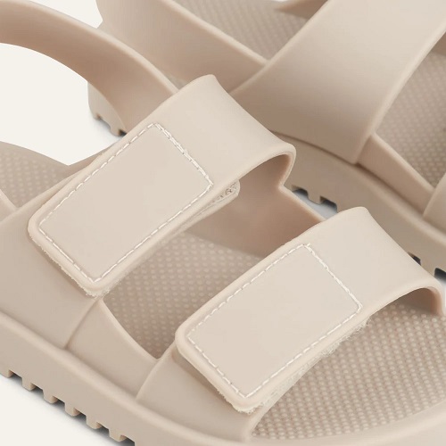 Joy Sandals, Sandy